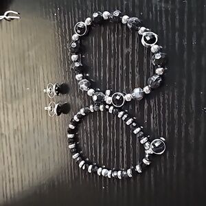 Nine west earring and bracelet set black